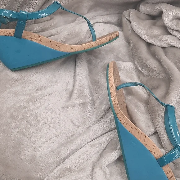 RALPH LAUREN ROSALIA AZTEC BLUE SOFT PATENT SANDAL SIZE 8.5 - Picture 4 of 7